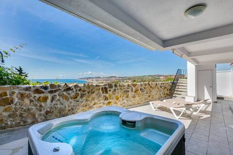 Villa nearby beach with sea views, private jacuzzi