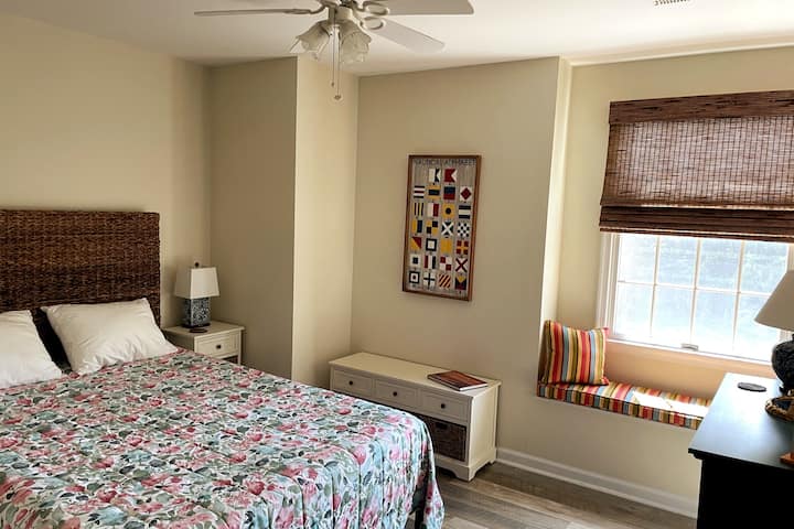 This second floor queen bedroom is located next to the second floor sitting area. Bright and cheery with lots of natural light, you will enjoy the charm of the window bench looking out toward the front lawn.
