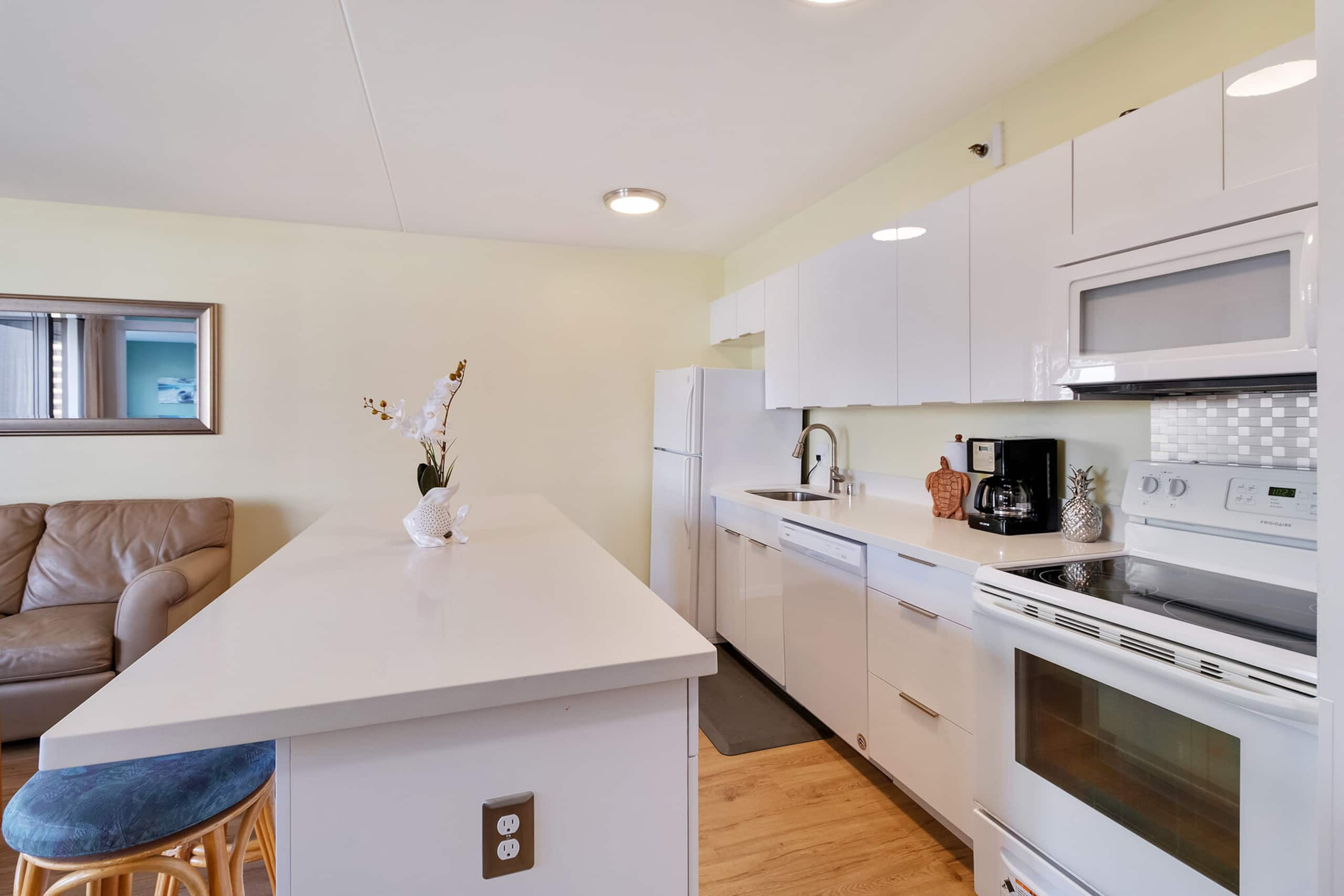Condo in Honolulu · ★4.91 · 1 bedroom · 3 beds · 1 private bath - Image 8