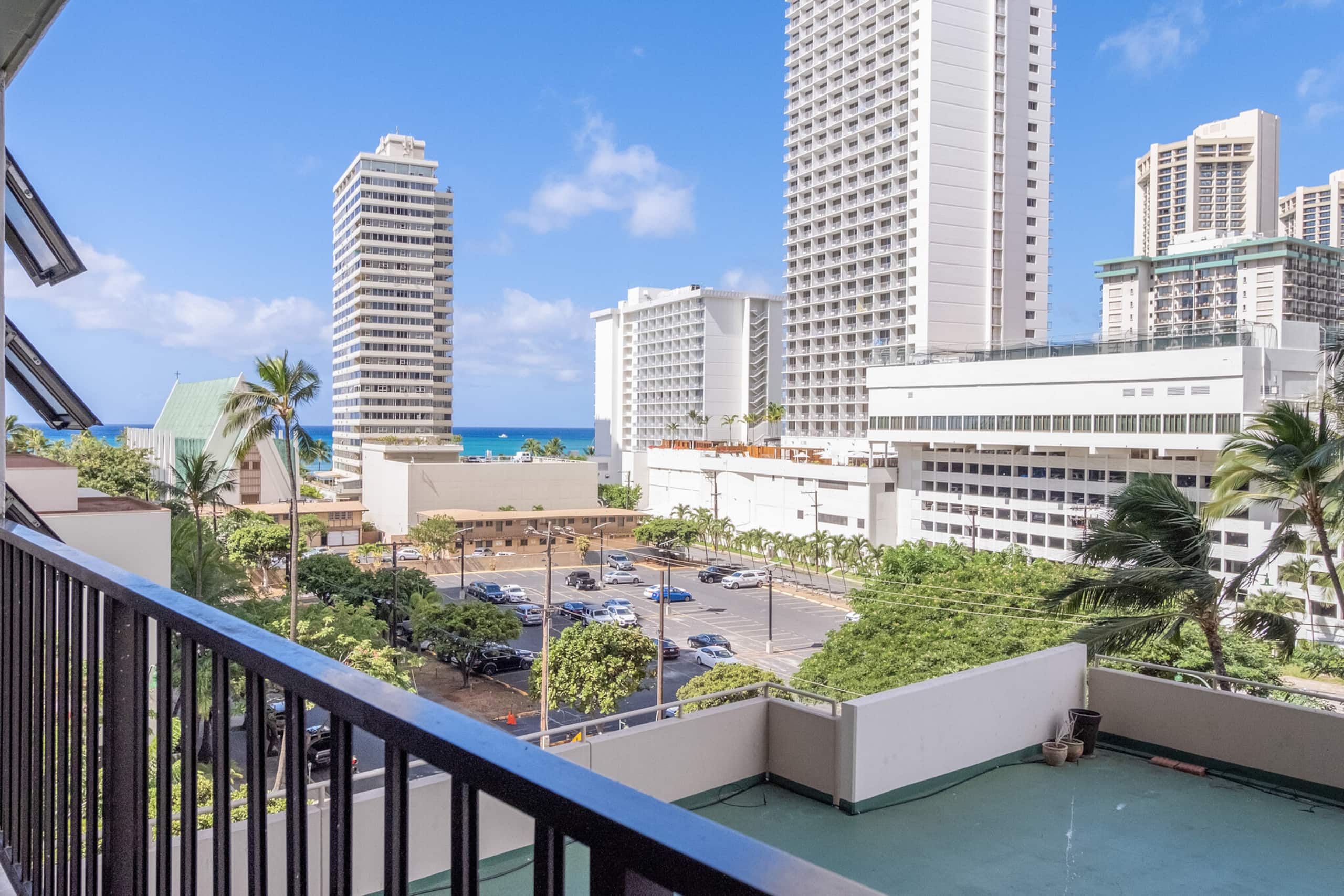 Condo in Honolulu · ★4.91 · 1 bedroom · 3 beds · 1 private bath - Image 20