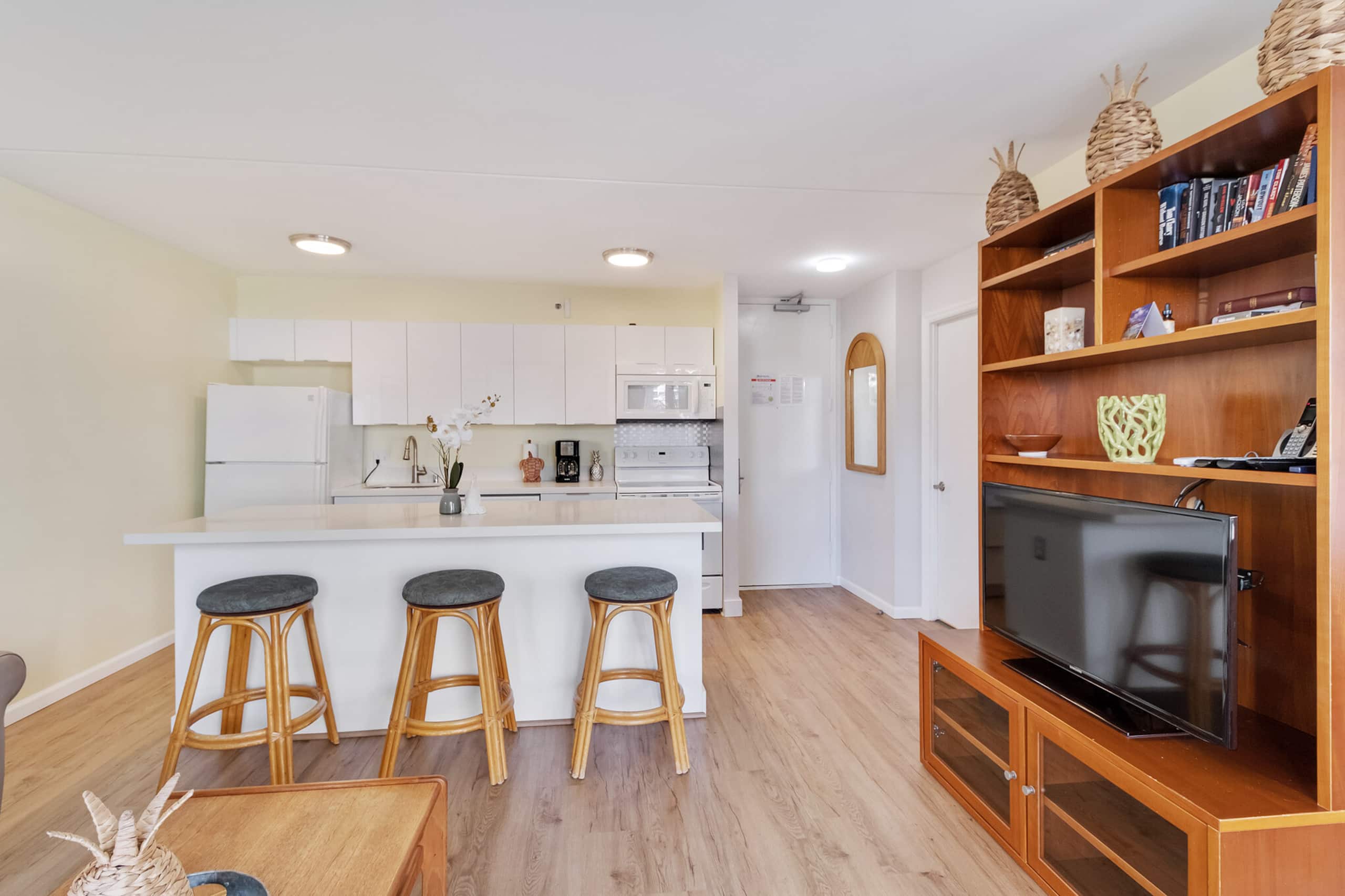 Condo in Honolulu · ★4.91 · 1 bedroom · 3 beds · 1 private bath - Image 9