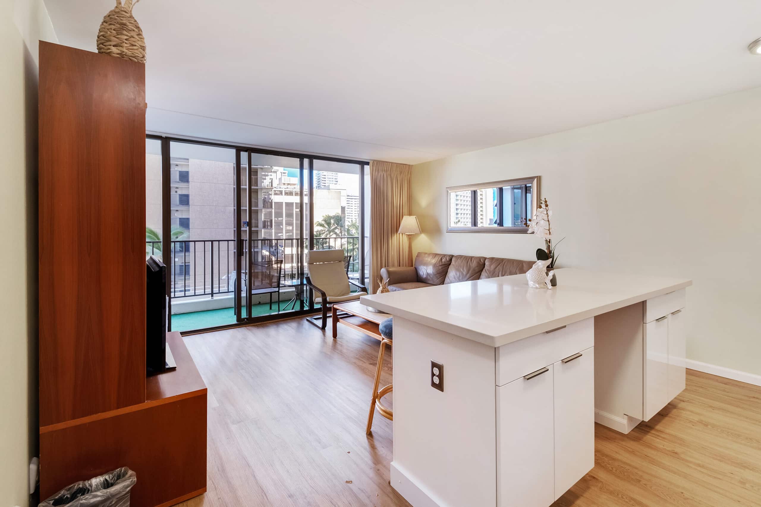 Condo in Honolulu · ★4.91 · 1 bedroom · 3 beds · 1 private bath - Image 3
