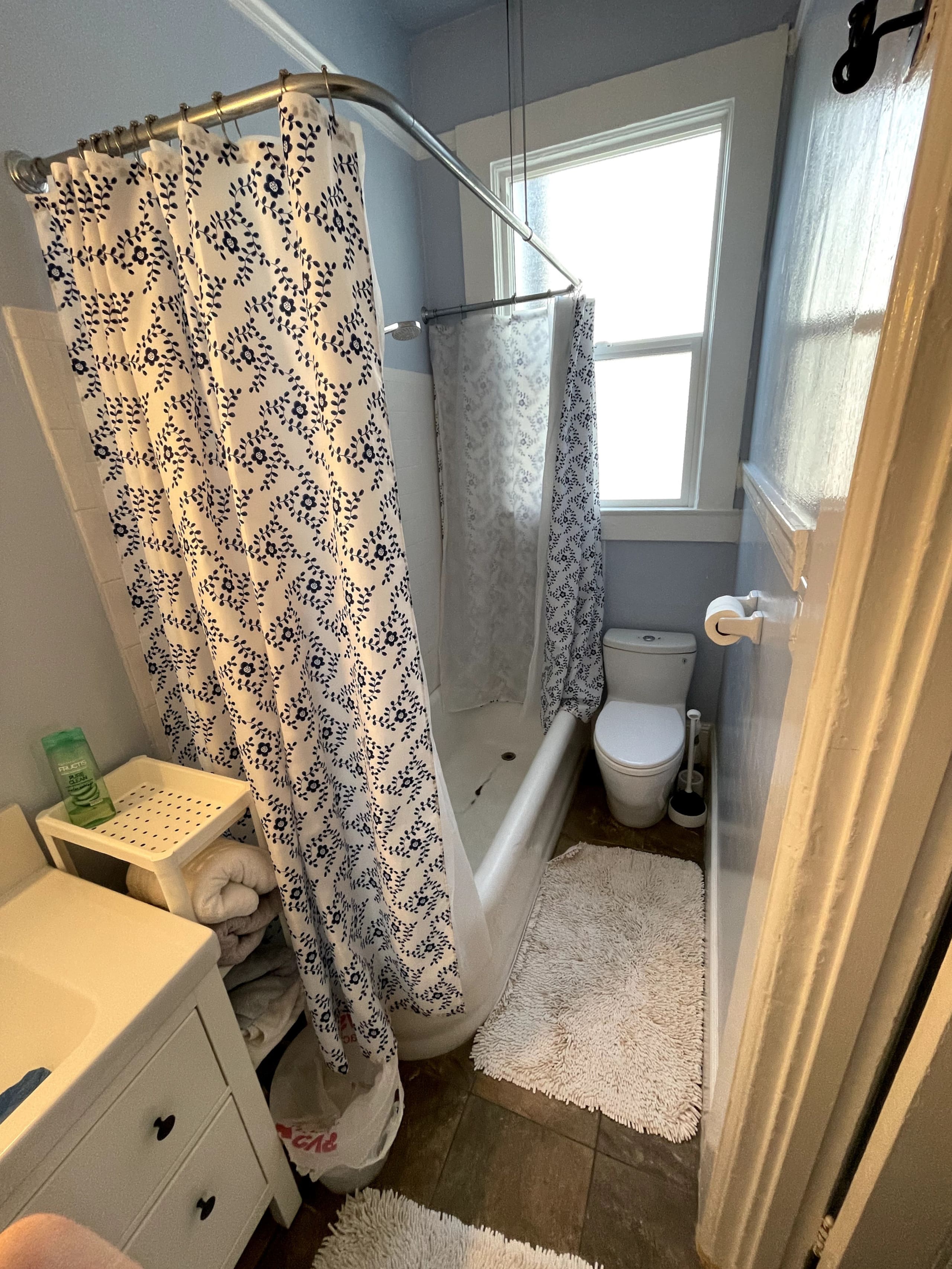 Centrally located 2 bedrooms in 3 bedroom flat - Image 13