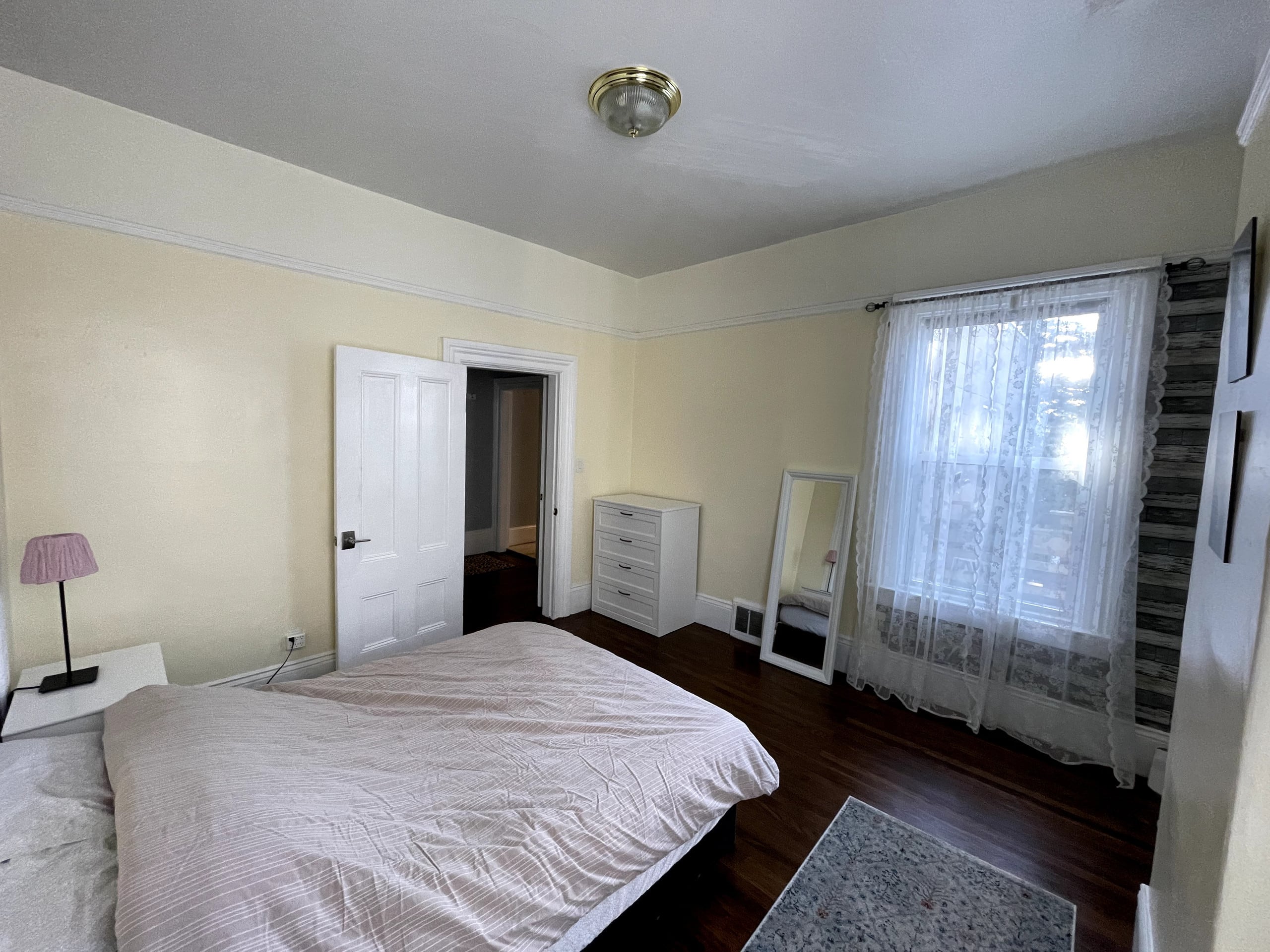 Centrally located 2 bedrooms in 3 bedroom flat - Image 9