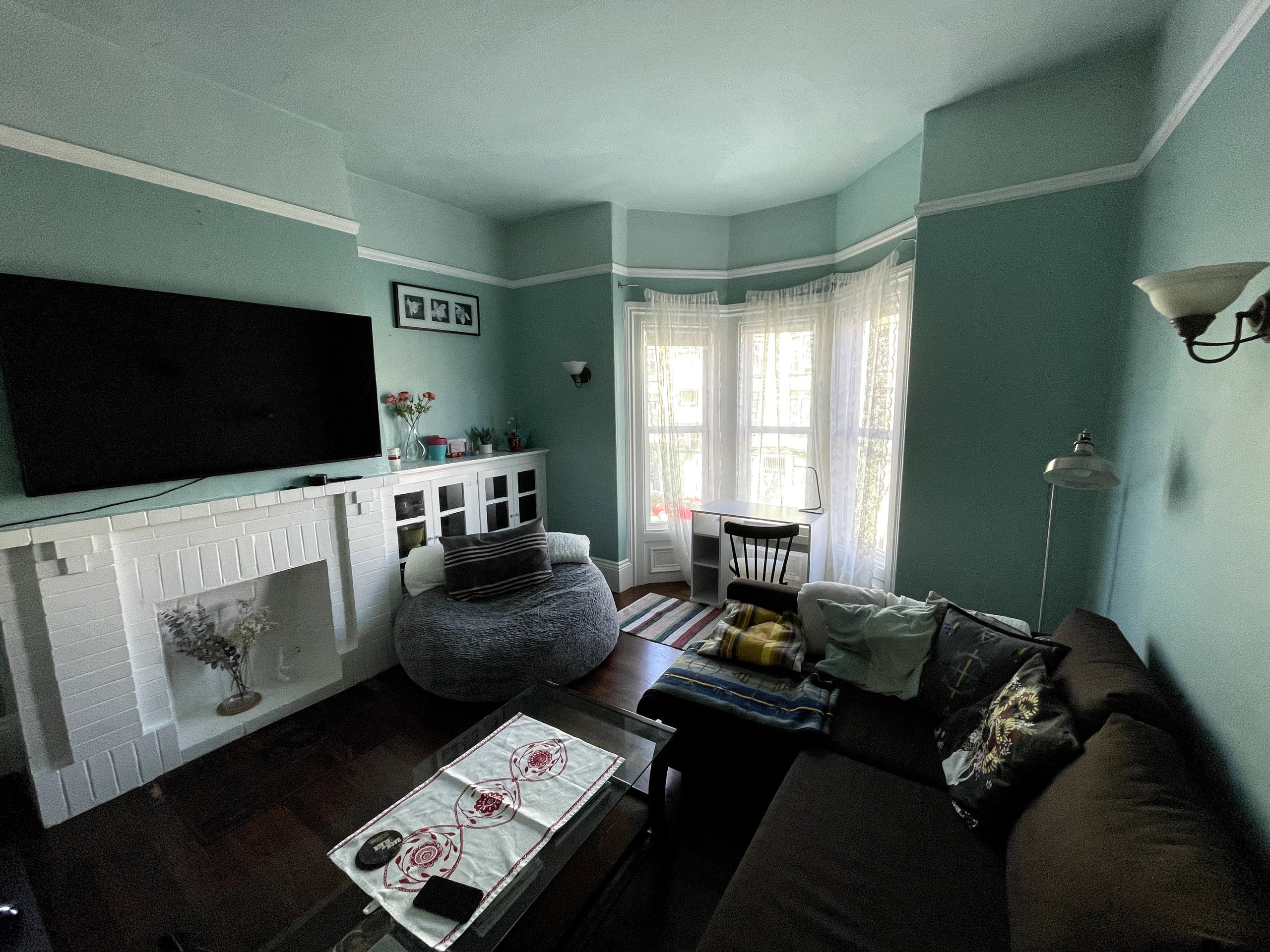 Centrally located 2 bedrooms in 3 bedroom flat - Image 1