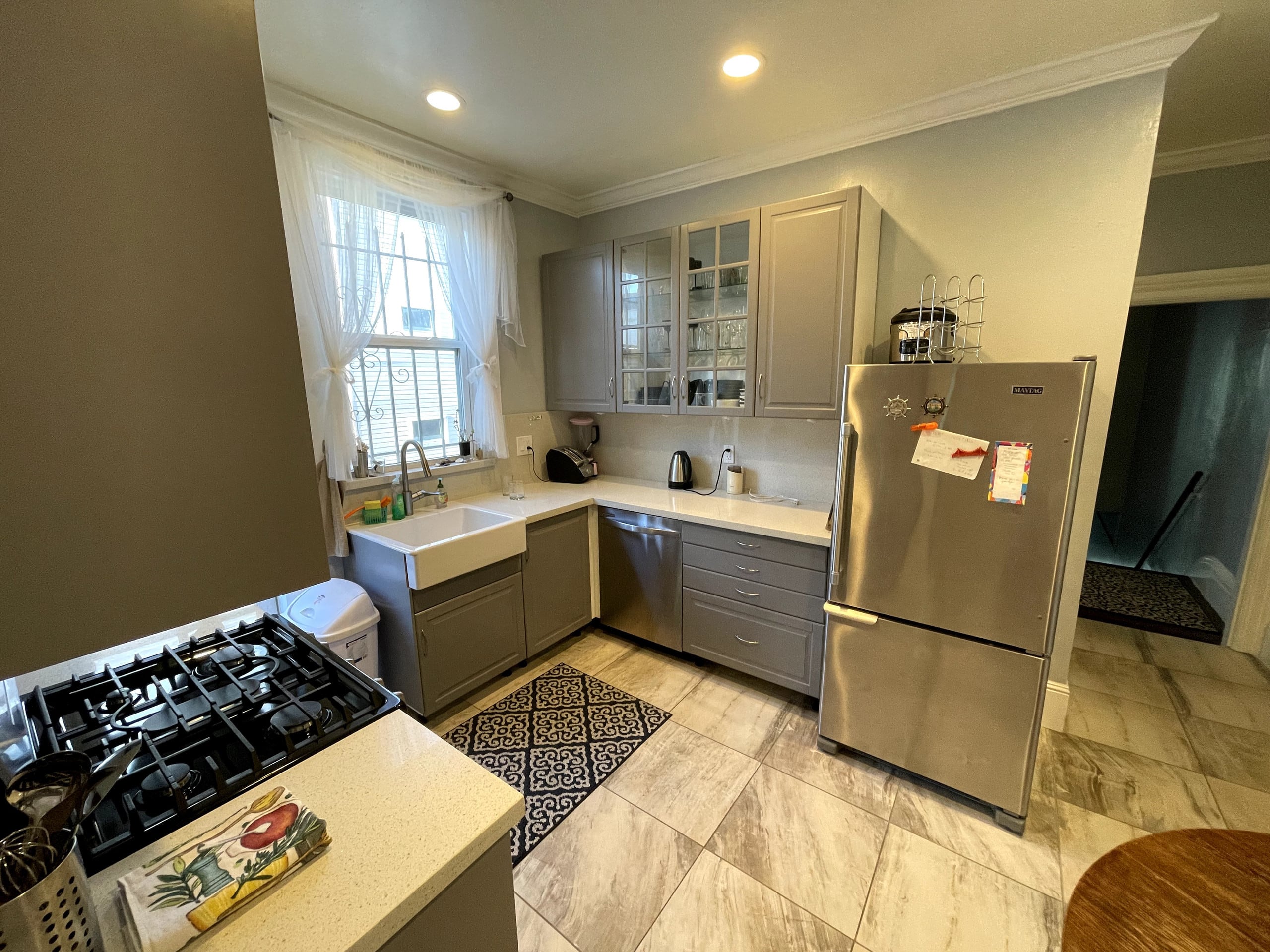 Centrally located 2 bedrooms in 3 bedroom flat - Image 4