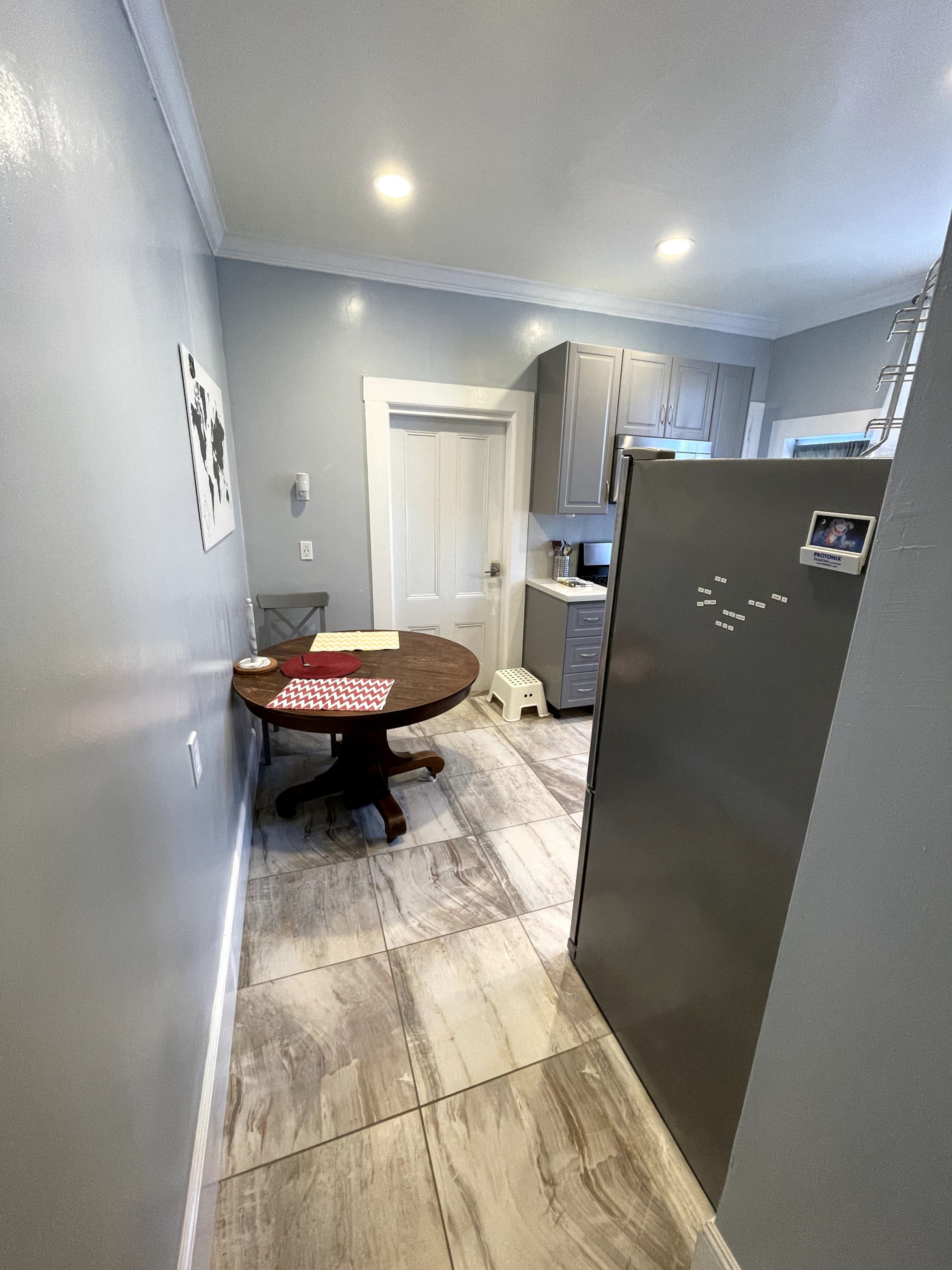 Centrally located 2 bedrooms in 3 bedroom flat - Image 7