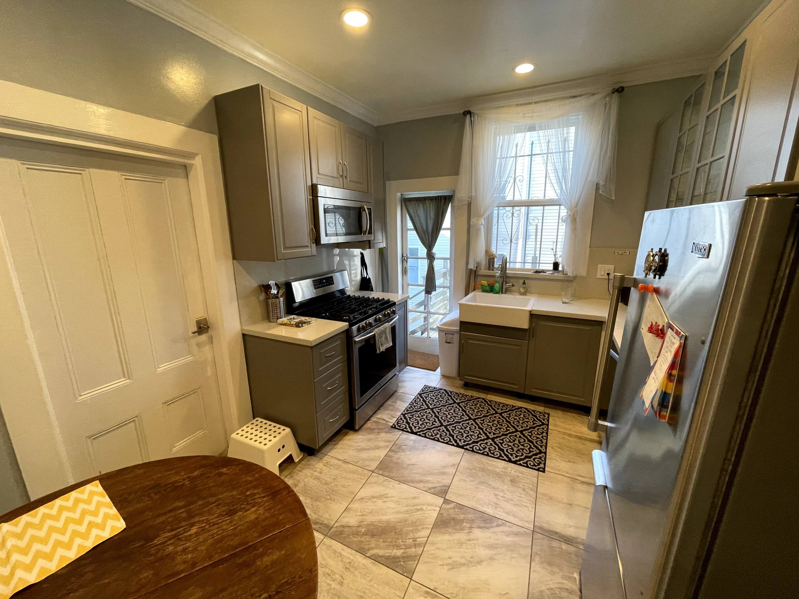 Centrally located 2 bedrooms in 3 bedroom flat - Image 5