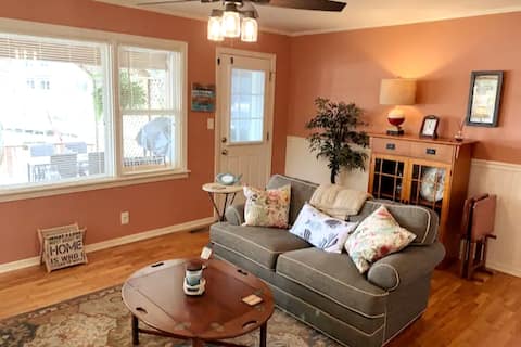 Top Airbnb: Serenity Cottage Hot Tub, Firepit, Lakeside in Piney