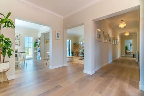Top Airbnb: Stunning Home with Panoramic View in Maó