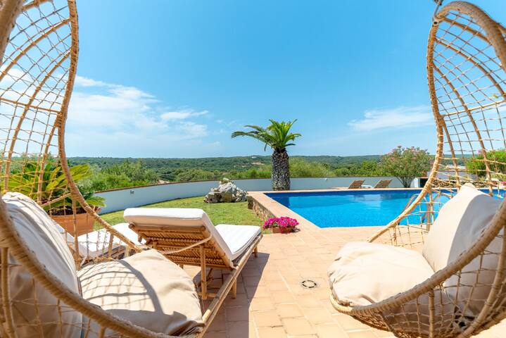 Stunning Home with Panoramic View gallery image 4