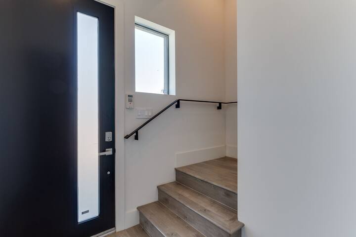 2 New Luxury Modern 3 story homes gallery image 4