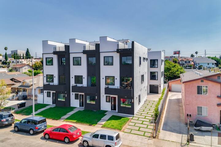 2 New Luxury Modern 3 story homes gallery image 2