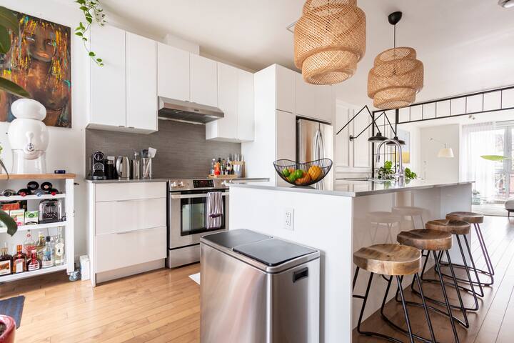 Chic Penthouse | Top location, private rooftop gallery image 2