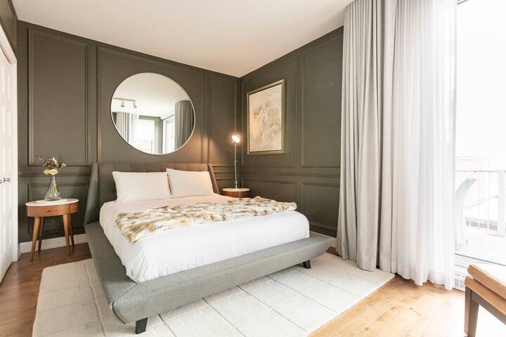 Chic Penthouse | Top location, private rooftop gallery image 4