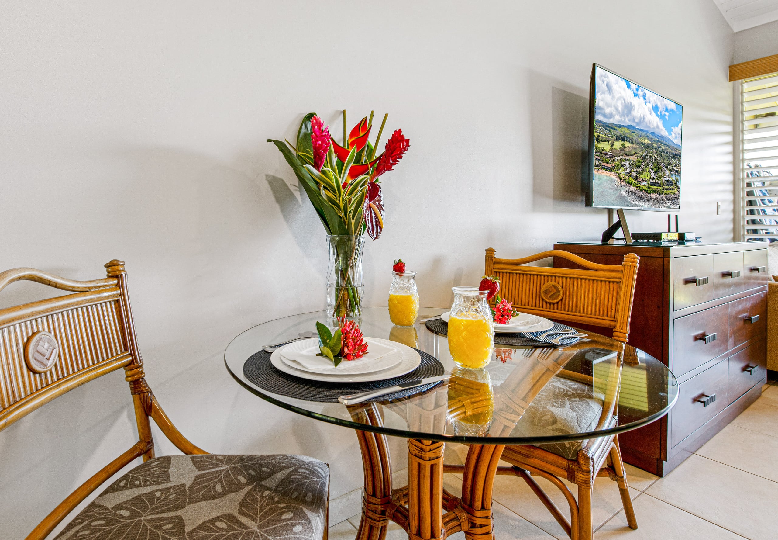 Condo in Lahaina · ★4.99 · Studio · 2 beds · 1 bath - Image 3