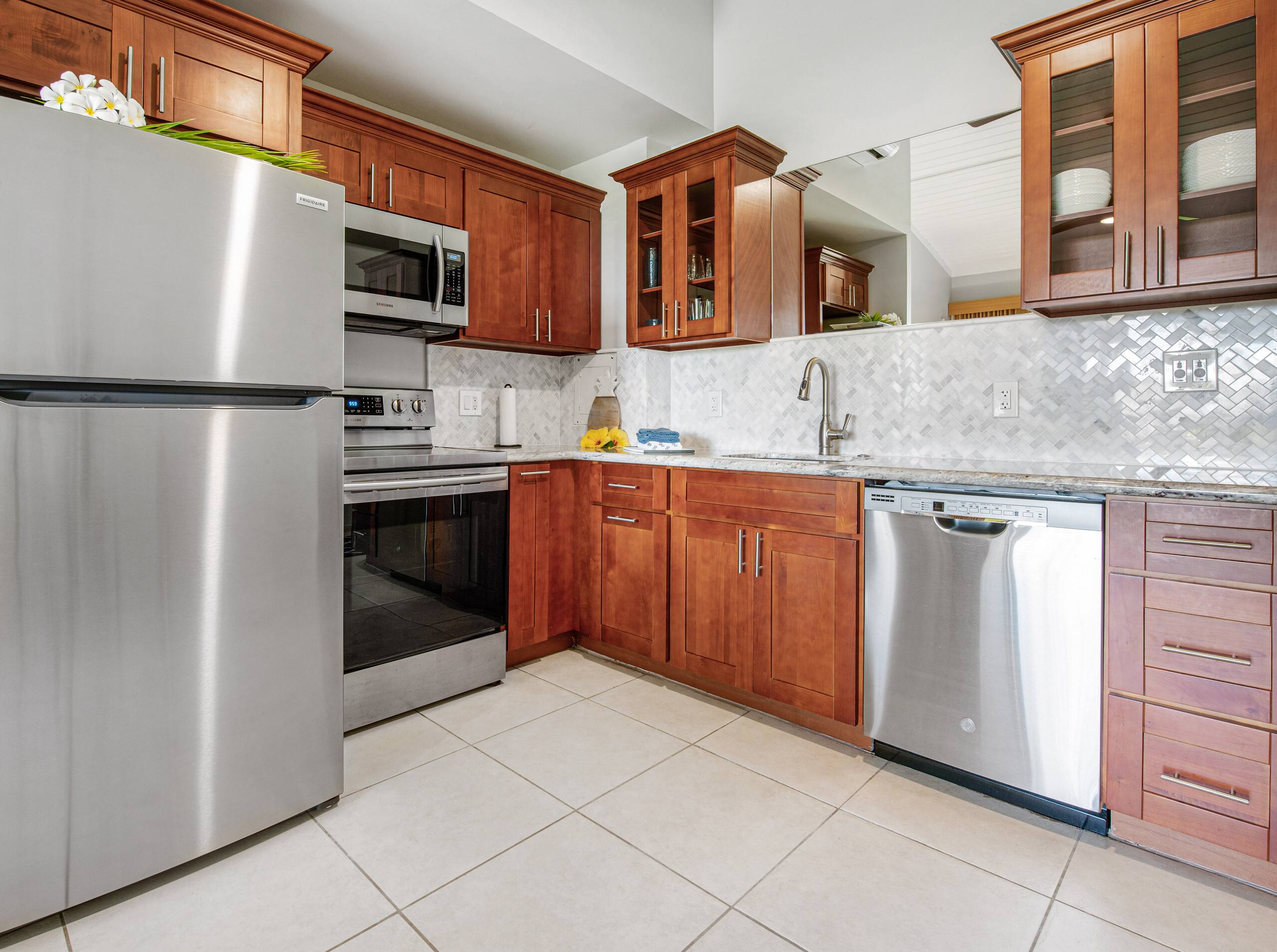 Condo in Lahaina · ★4.99 · Studio · 2 beds · 1 bath - Image 1