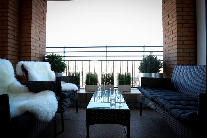 Cozy 2 bed with view in South Kensington & balcony gallery image 4