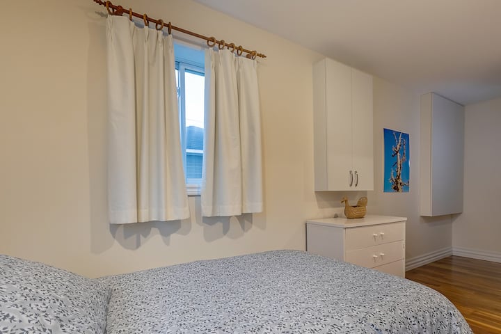 Habitación supletoria con cama individual.