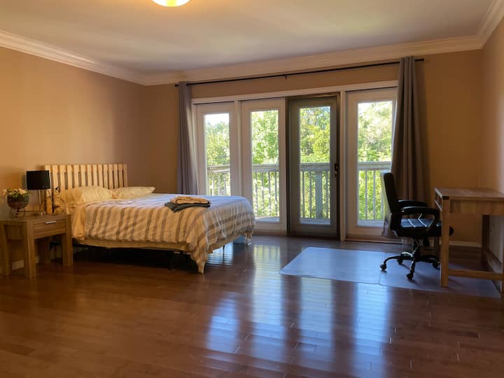 Large 2nd-fl Rm With Balcony, Steps To Vic Hosp A - 倫敦