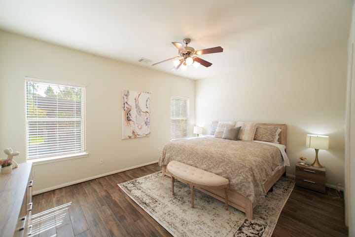 Master bedroom with a HUGE WALKING CLOSET 
And private bathroom with shower and hot tub 