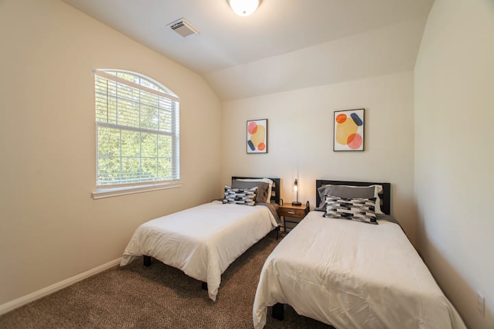 Perfect for kids. Two twin beds second floor 