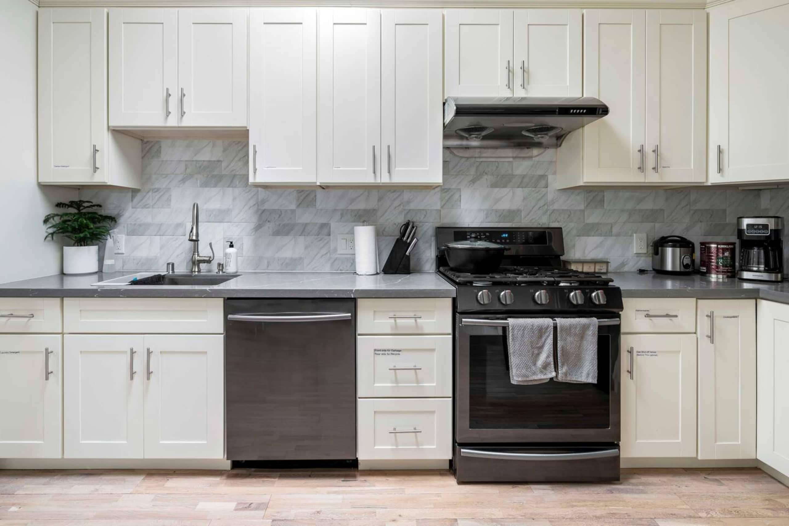 Townhouse in San Francisco · ★5.0 · 3 bedrooms · 4 beds · 3.5 baths - Image 10