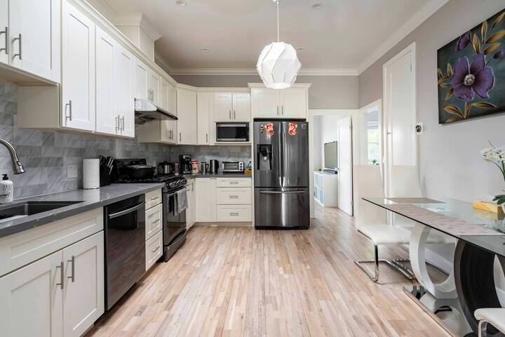 Cheerful 3 Bedroom Condo *mostly private in DT SF gallery image 5