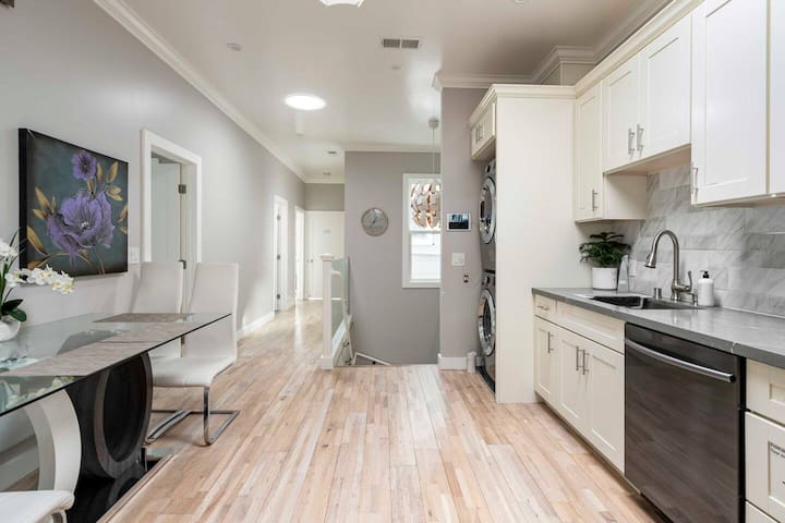 Cheerful 3 Bedroom Condo *mostly private in DT SF