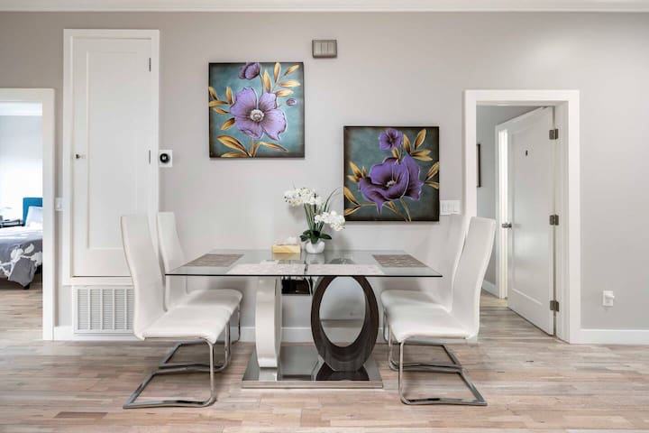 Cheerful 3 Bedroom Condo *mostly private in DT SF gallery image 2