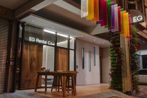 Nantou Building can also be very elegant 6 rooms + 6 bathrooms + 7 double beds + 6 parking spaces = 
