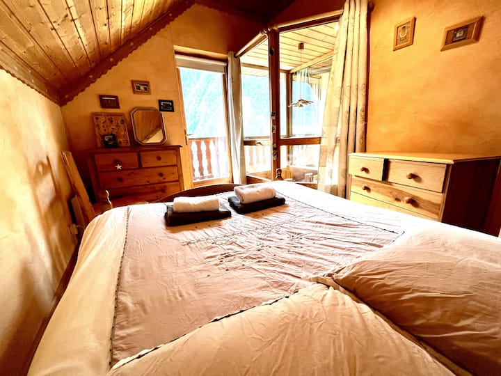 Bedroom with double bed