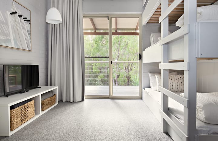 Kids and adults alike will love sleeping in the cosy built-in bunk beds.