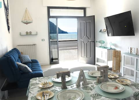 CHARMING LAKEFRONT APARTMENT