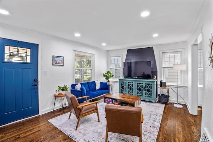 3-bed Waldo Home | Cozy, Quiet & Centrally Located - Kansas City, MO