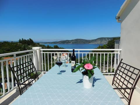 Popular Airbnb listing: Studio apartment Šego in Račišće