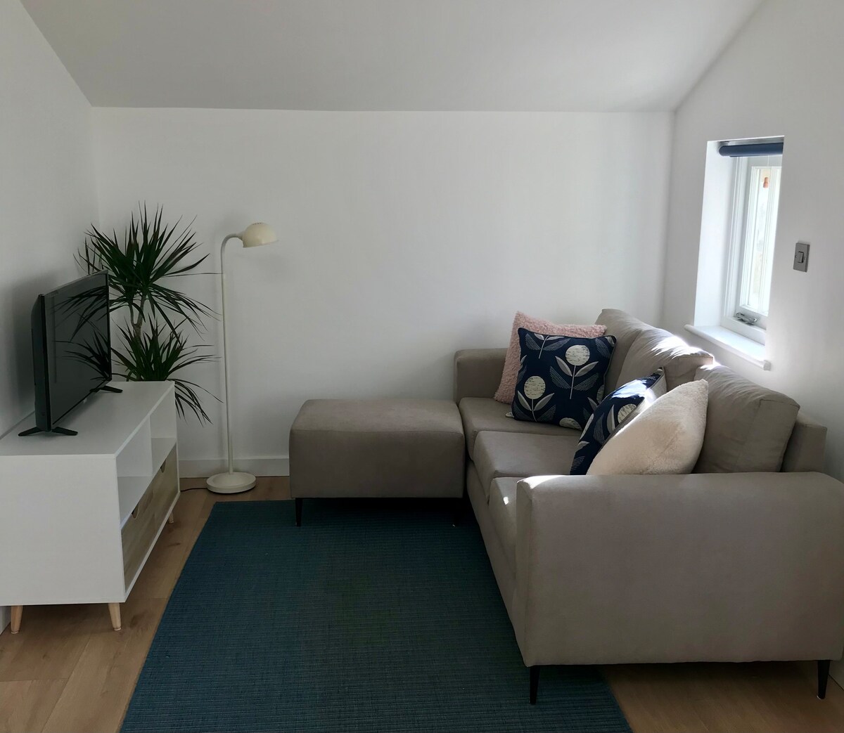 Popular Airbnb listing: Peaceful 1-bed guesthouse with parking in St. Agnes