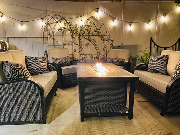 Entire Cottage In The Village With Private Yard - San Diego, CA
