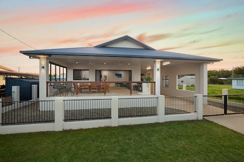 Kurrimine Getaway, Modern, Homely, Close To Beach