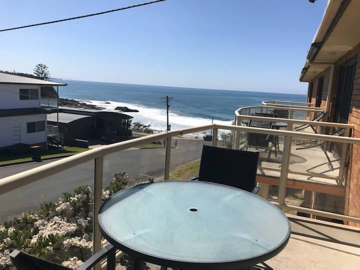 Beautiful sunny apartment over looking the sea 8 Serviced apartments