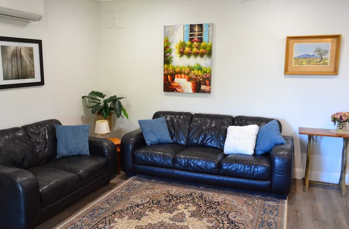 Blackbird Cottage - Stunning Views & Farm Animals - Barossa Valley