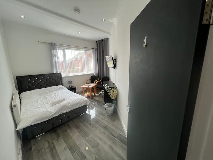 Double bedroom rental in Stoke on Trent Apartments for Rent in Hanley