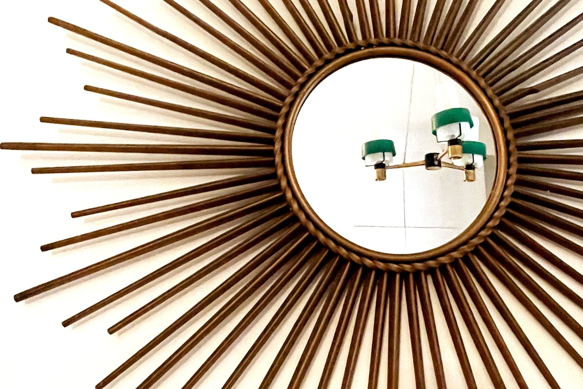 Dnevni boravak s Deco ogledalom 