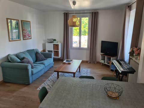 House with garden 2 steps from Chantilly