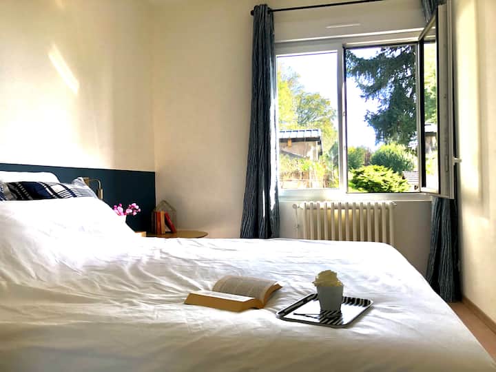 חדר שינה כחול, עם מיטת קווין סייז (160)