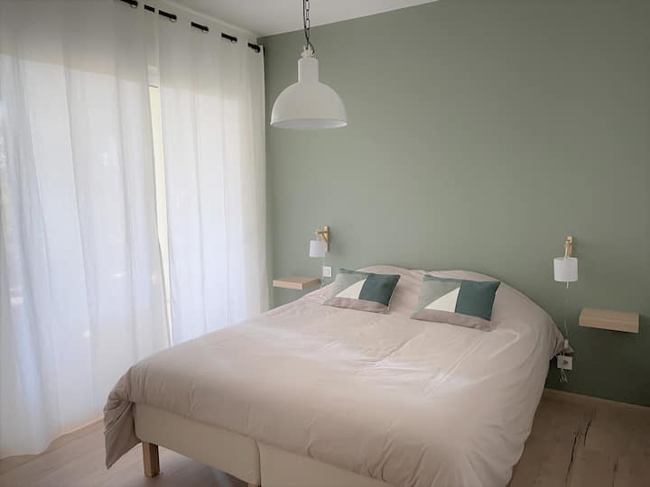 החדר הירוק והרכות של הצבעים הטבעיים שלו.