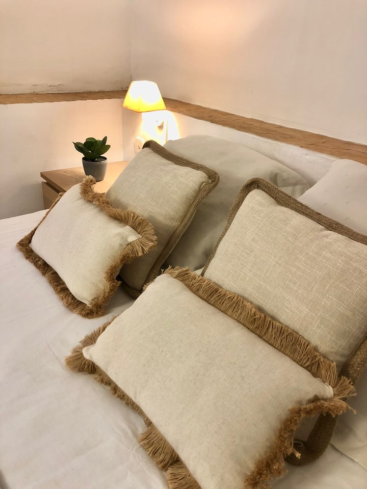 საწოლის გადასაფარებელი ბალიშები