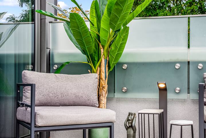 Fulham Penthouse | Huge Balcony, Prime Location gallery image 5