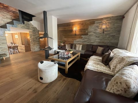 Luxe ski in/out - Golf Apartment in middle of town