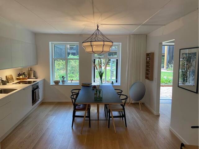 Town house on hip Vesterbro with private garden gallery image 4